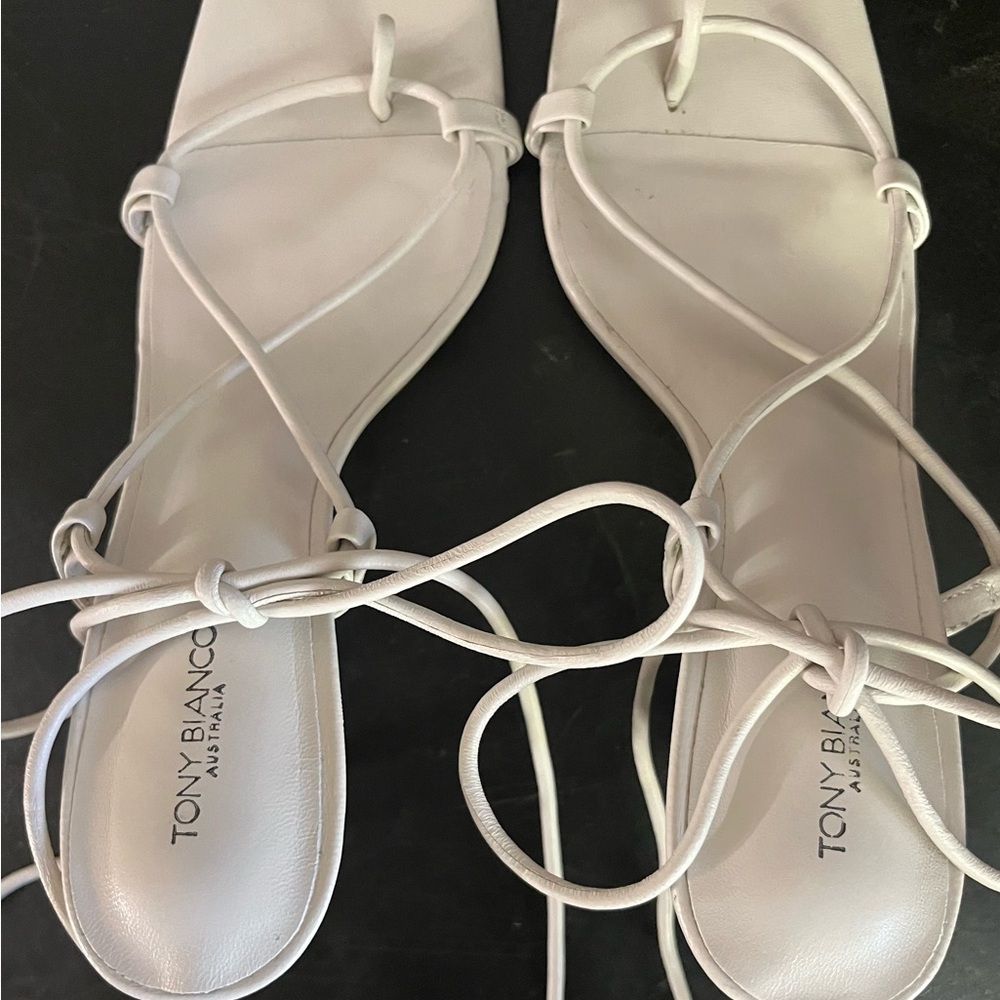 NWOT Tony Bianco Elegant Leather Cream Lace-Up heeled Sandals